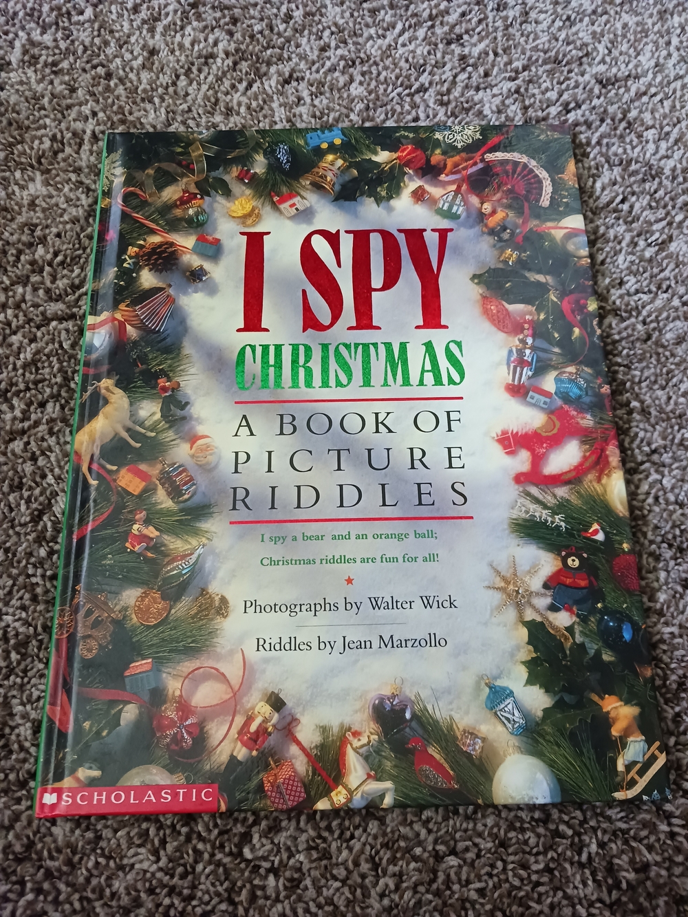 Scholastic I SPY Christmas Picture Riddles